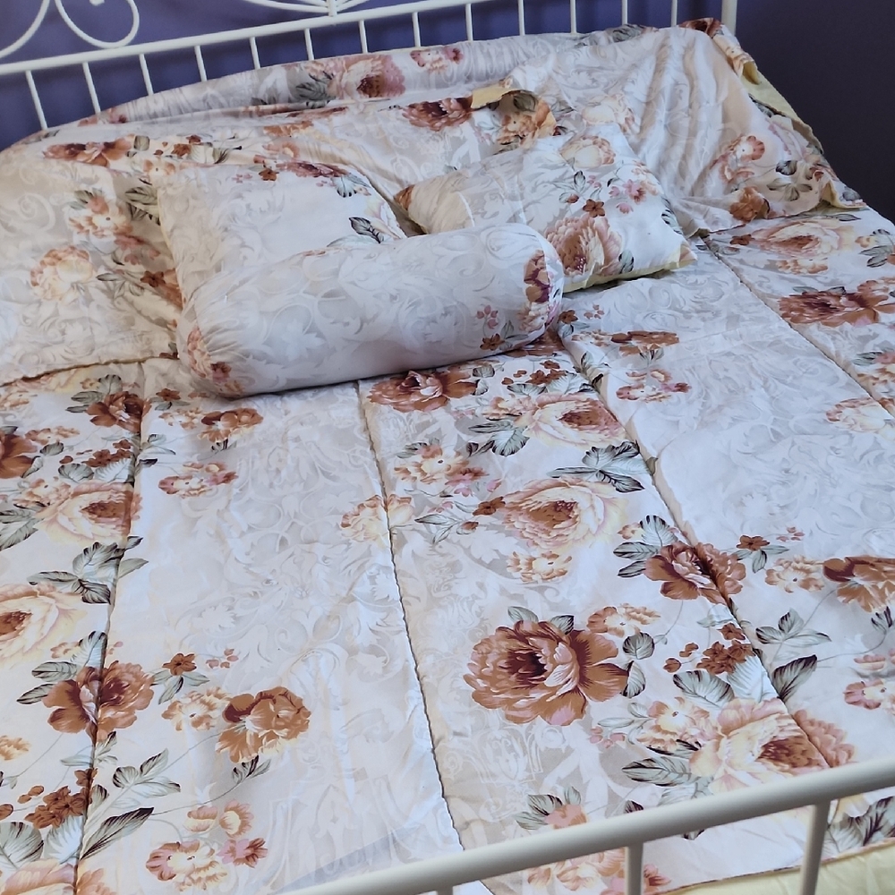 Elegant Floral Comforter Set in Cream and Brown